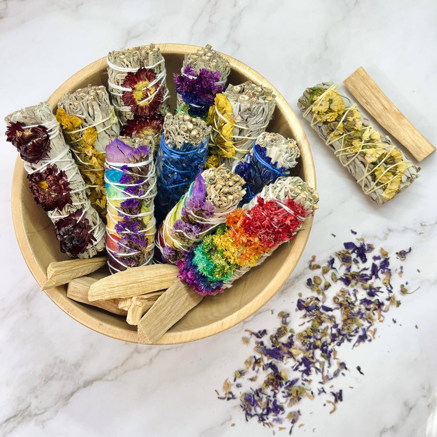 Kalifornischer Weißer Salbei mit blauer Sinuatablütte