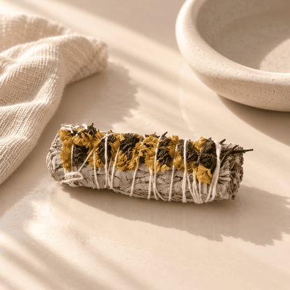 Räucherbündel weißer Salbei mit gelben Blümchen