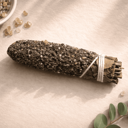 Eukalyptus Räucherbündel mit Kopal Harz für klärende Rituale und eine angenehme, warme Atmosphäre